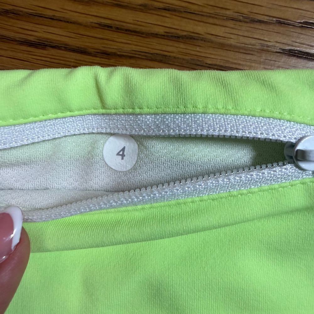 Lululemon Run Speed Up Shorts Wee Are From Space Silver Spoon Print Size 4 - Picture 5 of 7